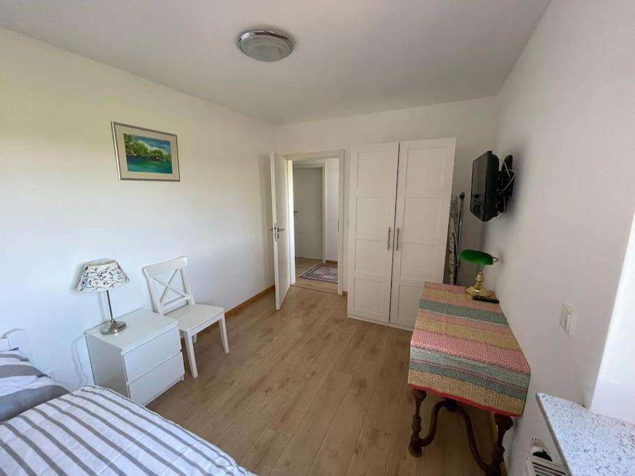 Charmante Ferienwohnung In Idyllischer Lage Jever Buitenkant foto