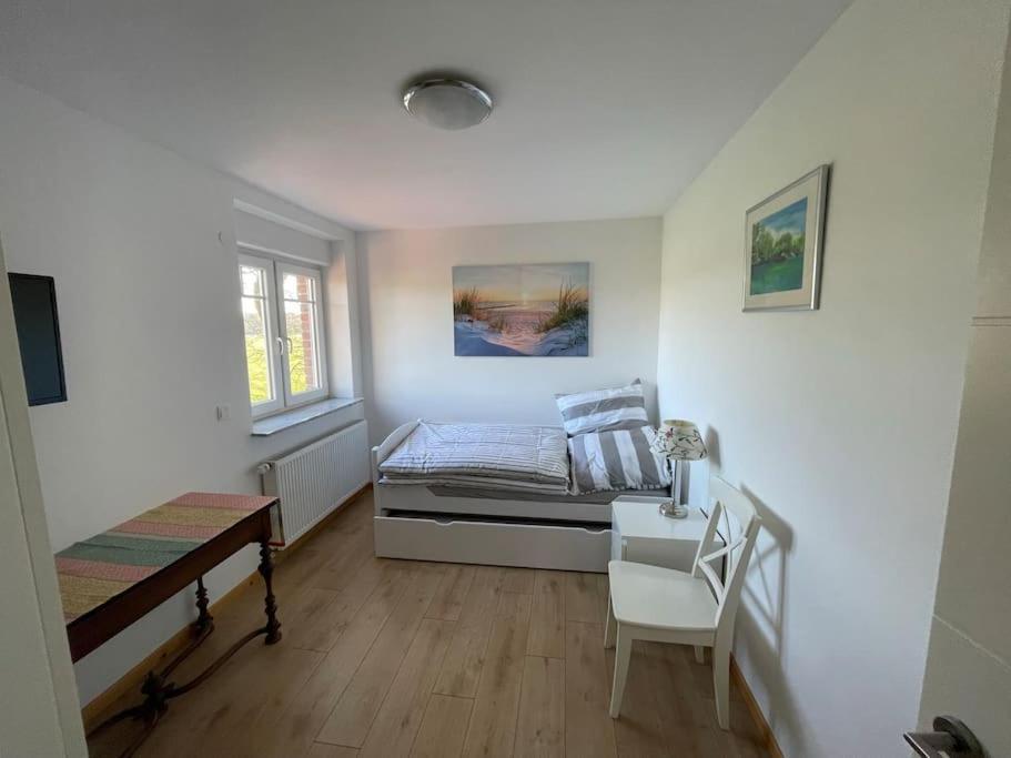 Charmante Ferienwohnung In Idyllischer Lage Jever Buitenkant foto