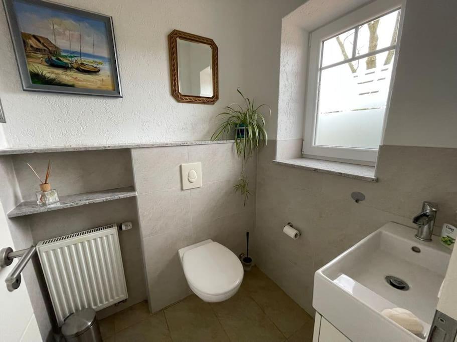 Charmante Ferienwohnung In Idyllischer Lage Jever Buitenkant foto